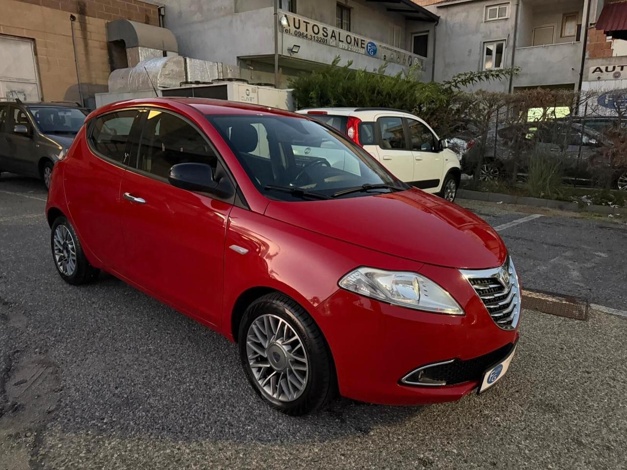 Lancia Ypsilon 1.2 Black&Red