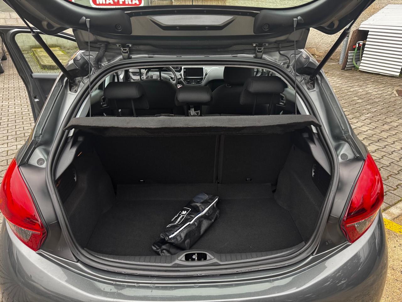 Peugeot 208 PureTech 82 5 porte Allure neopatentati