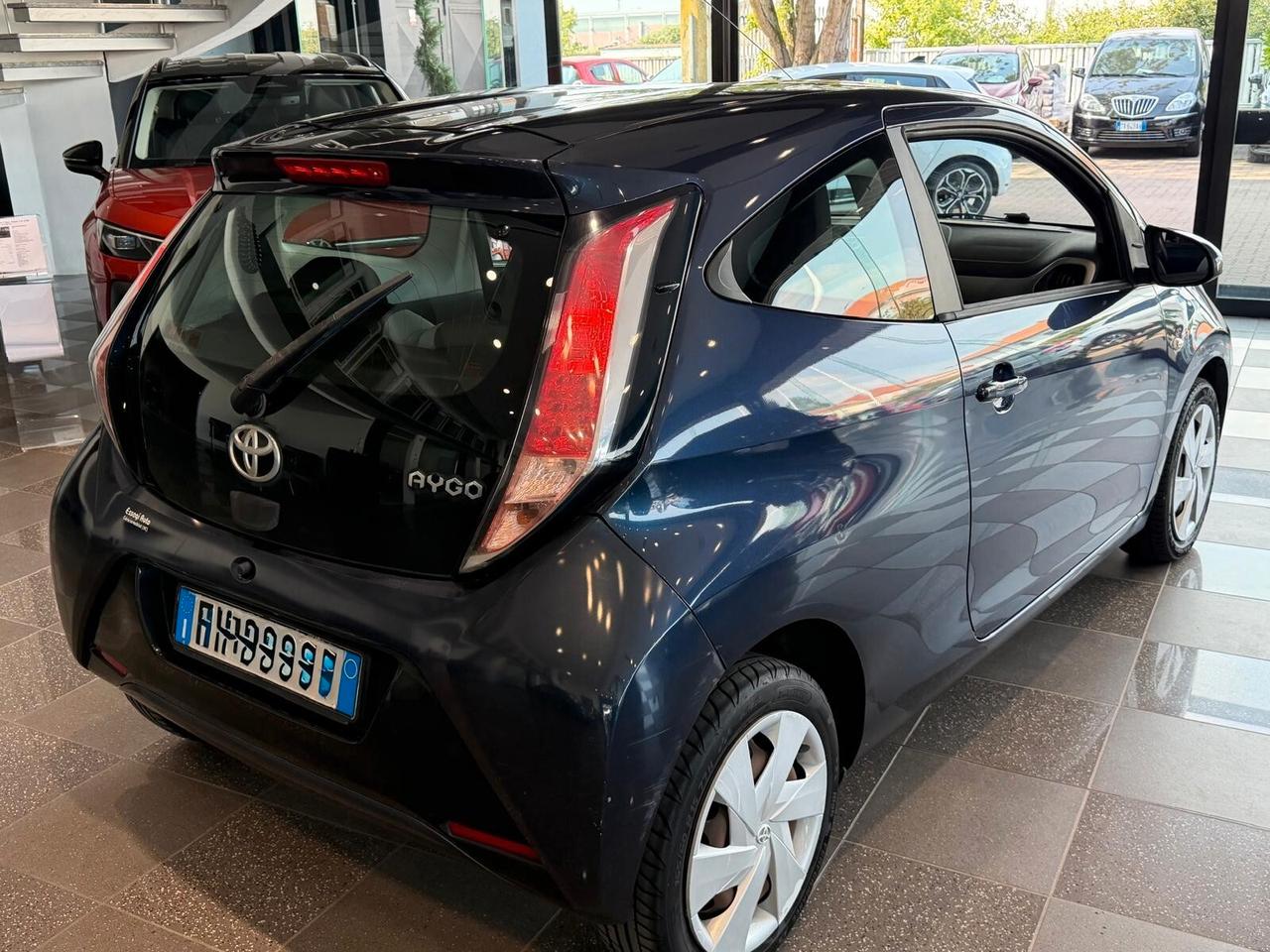 Toyota Aygo 1.0 VVT-i 69 CV 3 porte x-clusiv