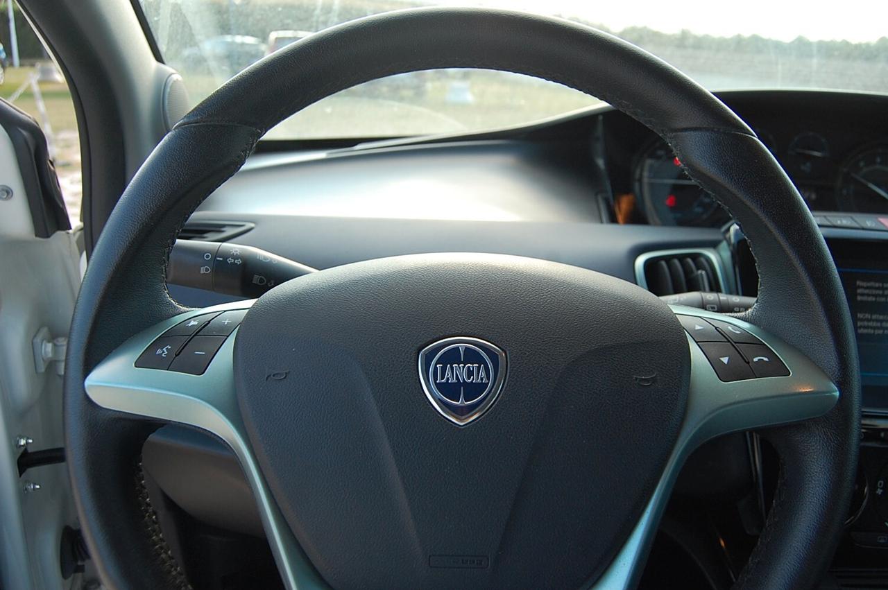 Lancia Ypsilon 1.0 FireFly 5 porte S&S Hybrid Platino