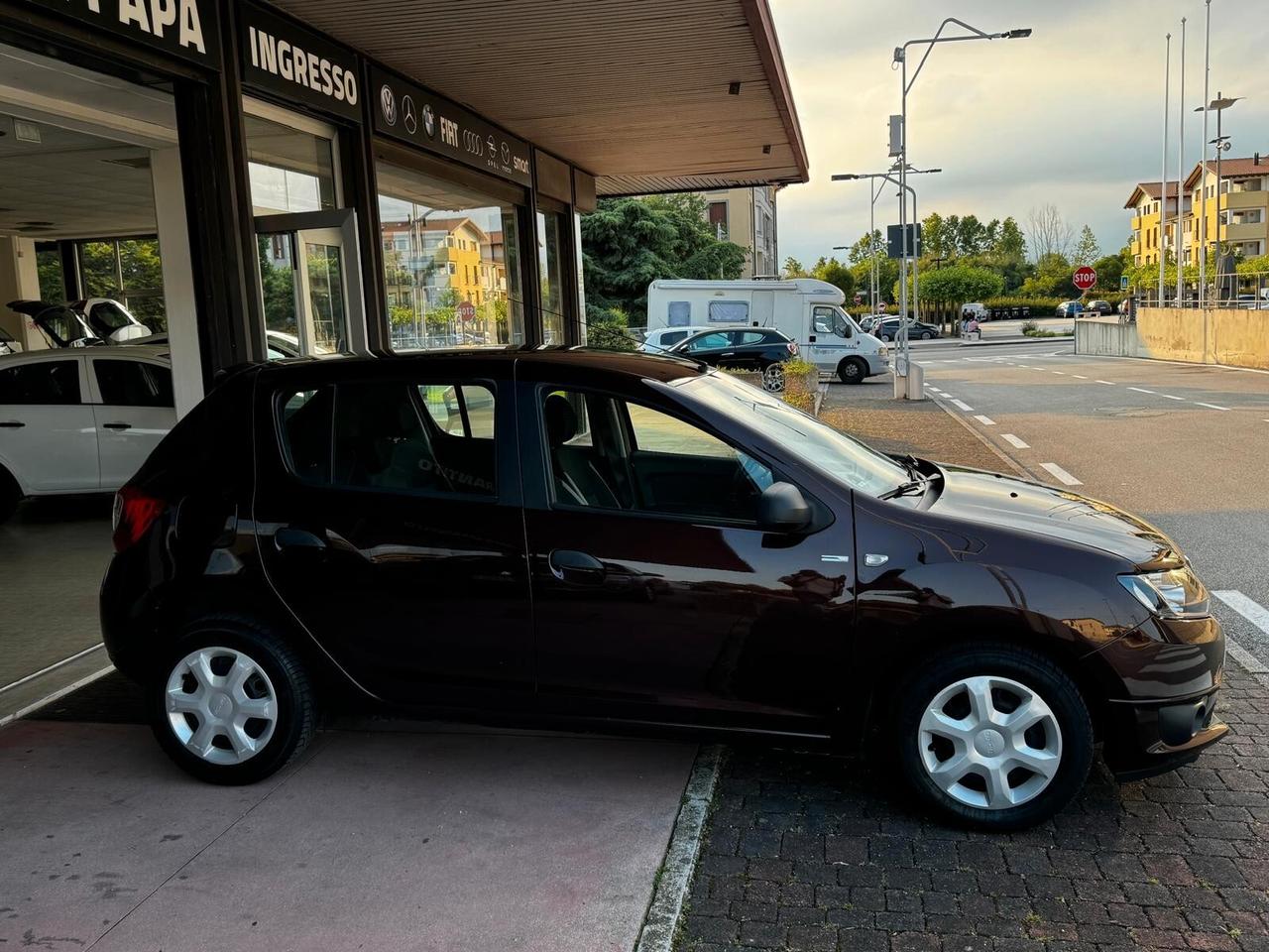 Dacia Sandero 1.2 75CV Serie Speciale Lauréate Family