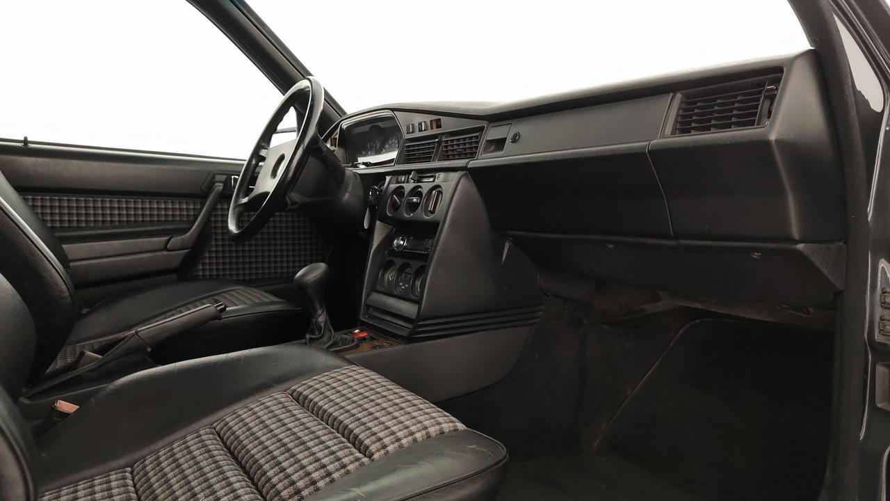 Mercedes-Benz E190 2.3 16V