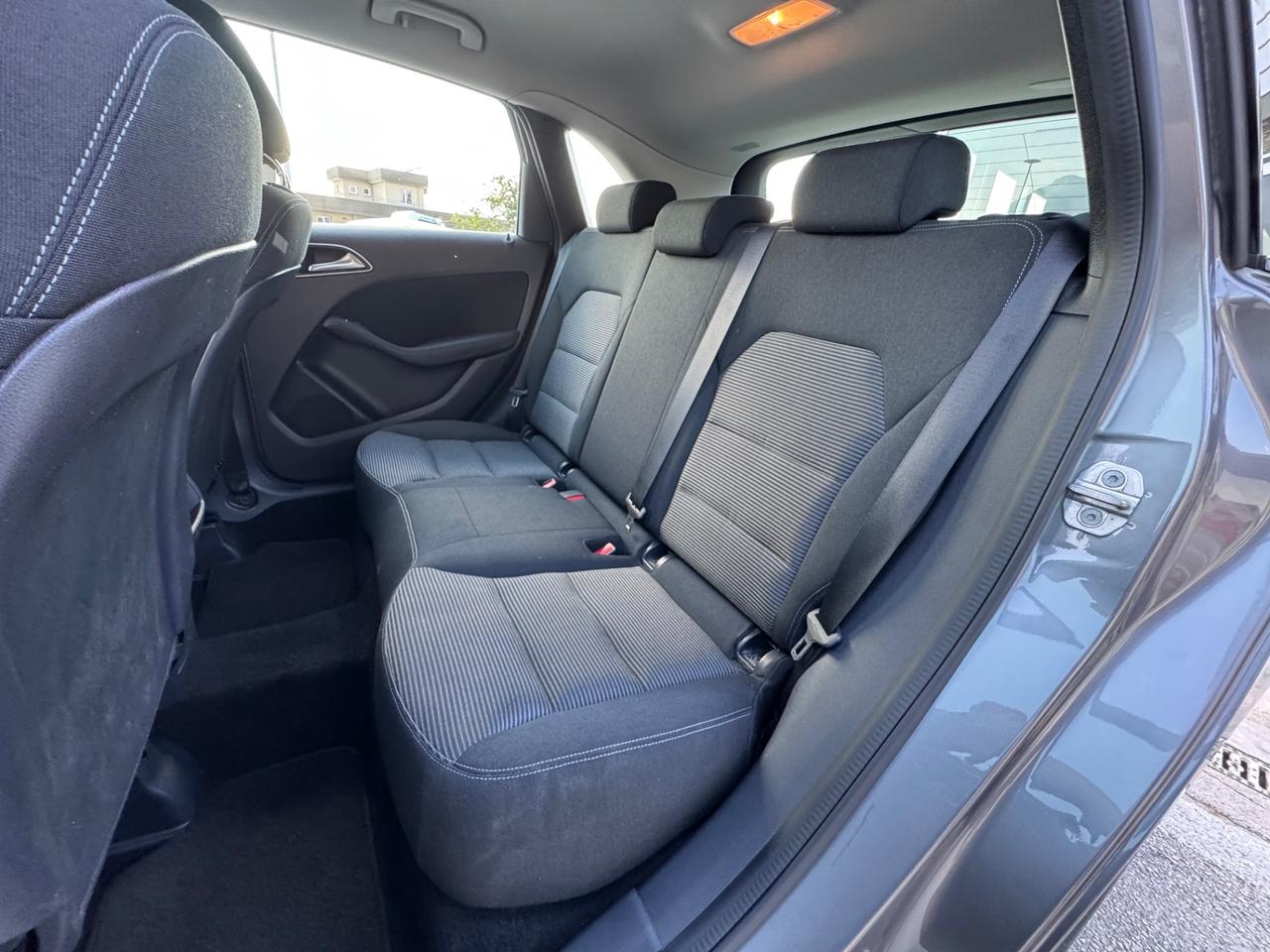 Mercedes-benz B 180 d Sport Retrocamera, Tempomat, Navi