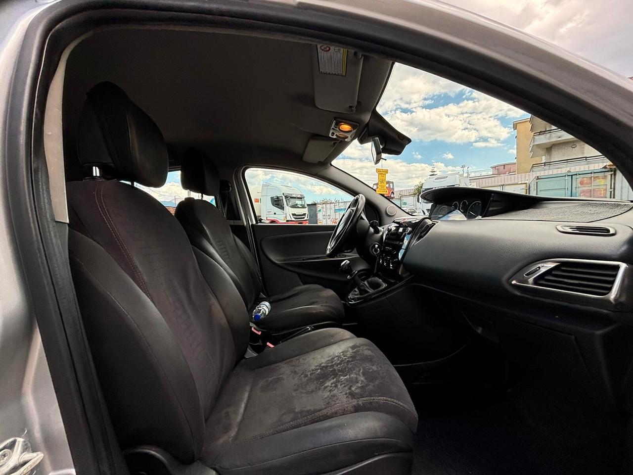 Lancia Ypsilon 0.9 TWINAIR 85 CV 5P METANO ECOCHIC GOLD