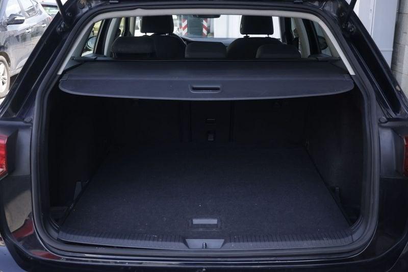 Volkswagen Golf Volkswagen Golf 2.0 TDI 150 CV DSG SCR Variant R-Line PROMOZIONE Unicoproprietario