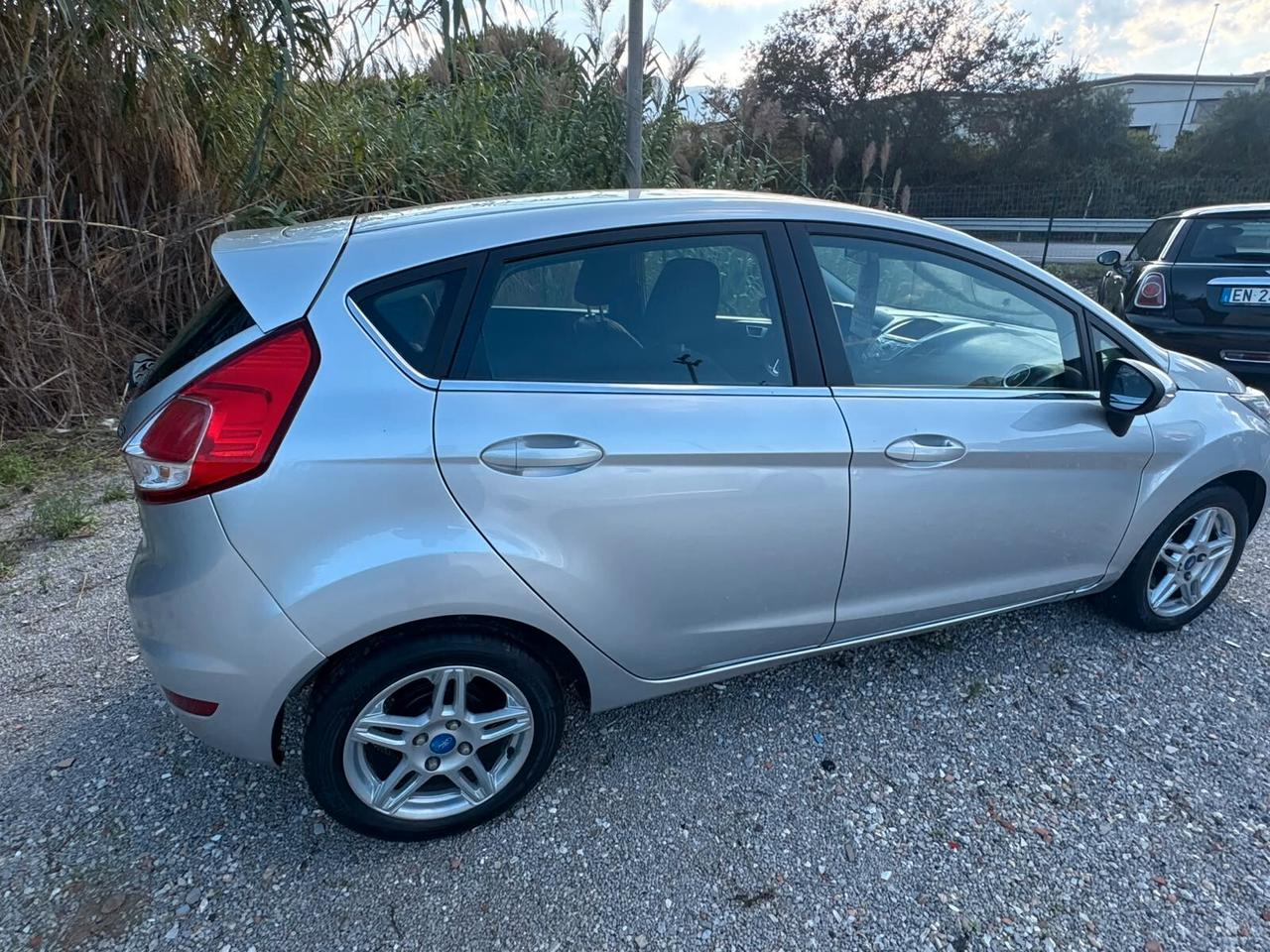 Ford Fiesta 1.5 TDCi 75CV 5 porte Titanium