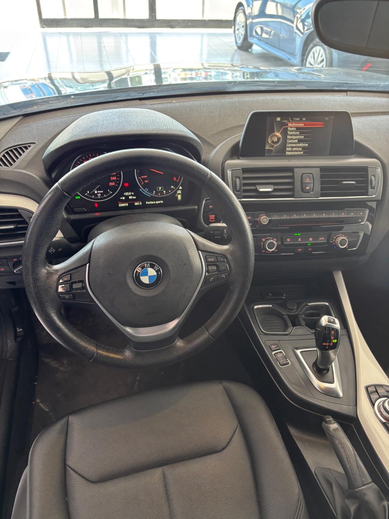 Bmw 116 116d 5p. Urban