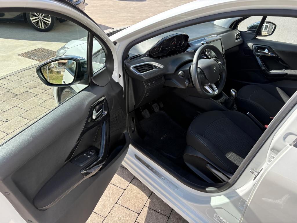 Peugeot 208 PureTech 5 porte Signature