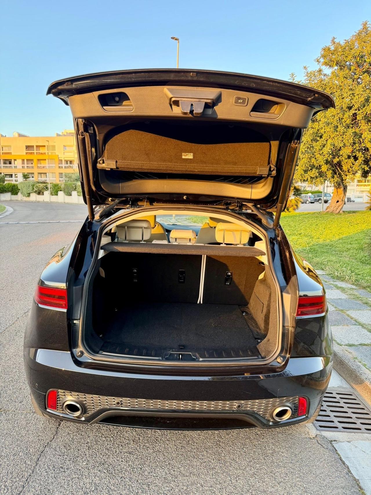 Jaguar E-Pace 2.0D 240 CV R-Dynamic-Anche Permuta-Garanzia