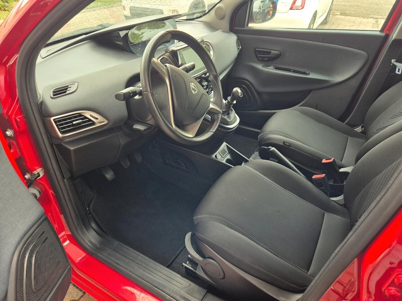 Lancia Ypsilon 1.0 FireFly 5 porte S&S Hybrid Gold