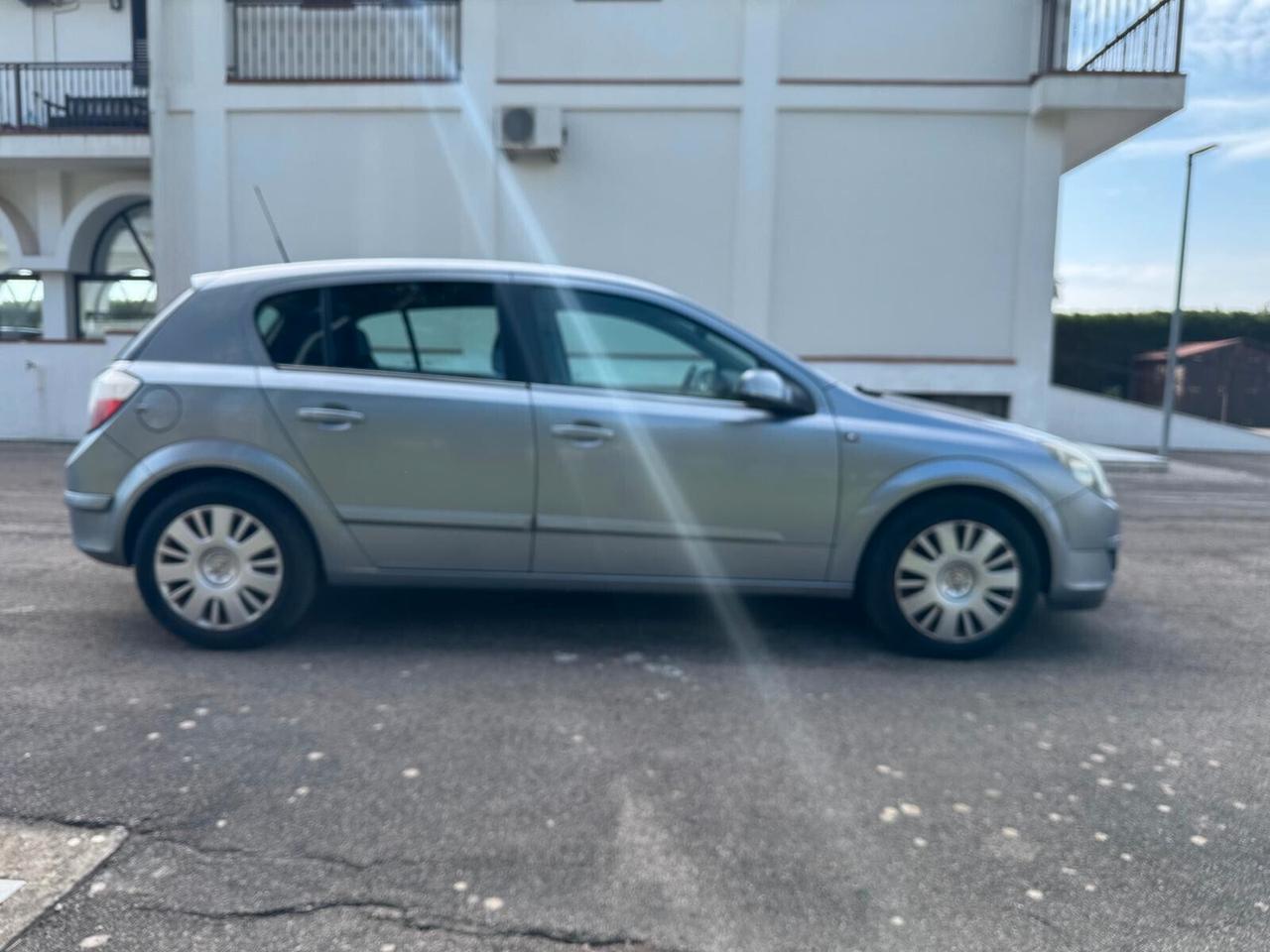 Opel Astra 1.9 CDTI 120CV 5 porte Cosmo