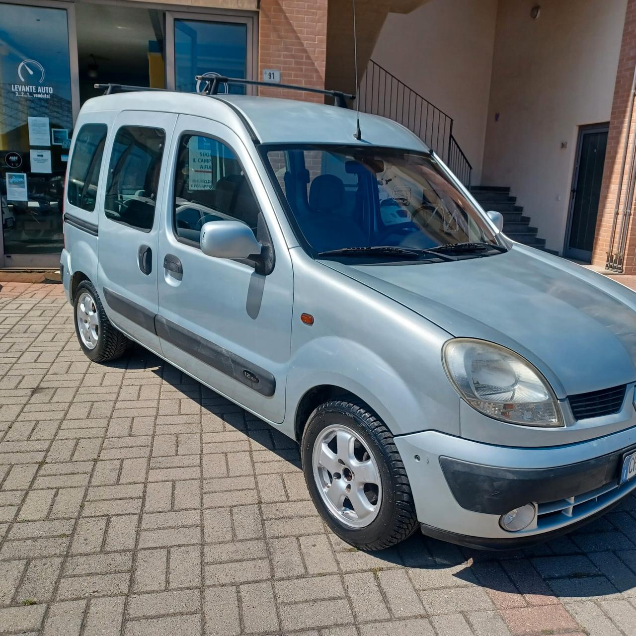 IDEALE PER LAVORO E FAMIGLIA BERLINGO 1.2