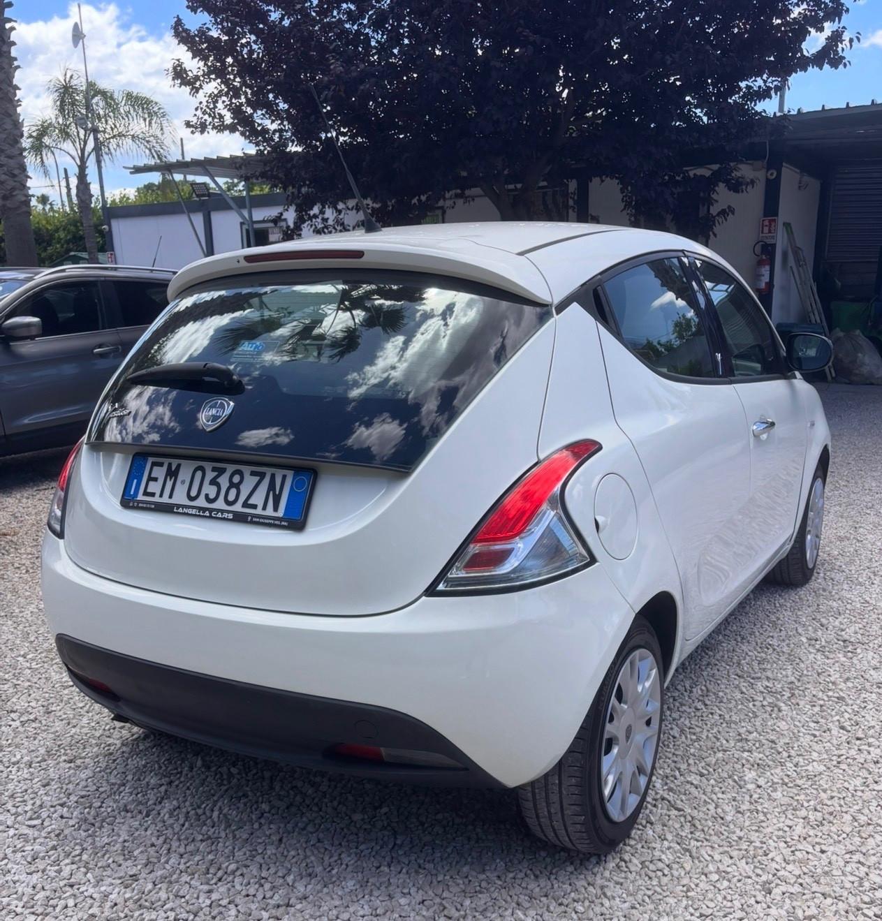 Lancia Ypsilon 1.2 69 CV 5 porte S&S Platinum