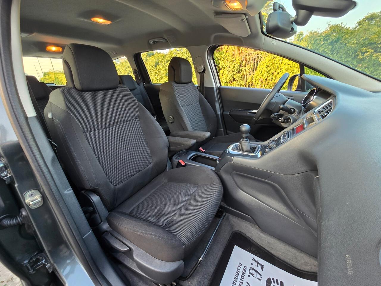 PEUGEOT 5008 TECNO 1.6 HDI 2012 NUOVISSIMA