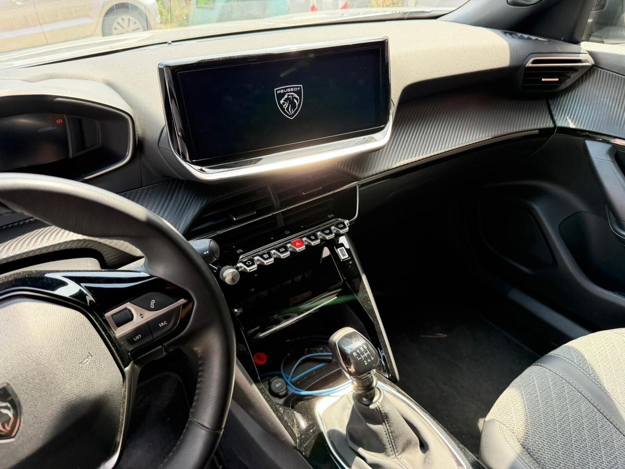 Peugeot 2008 PureTech 2024 UNIPRO 40000km!!!