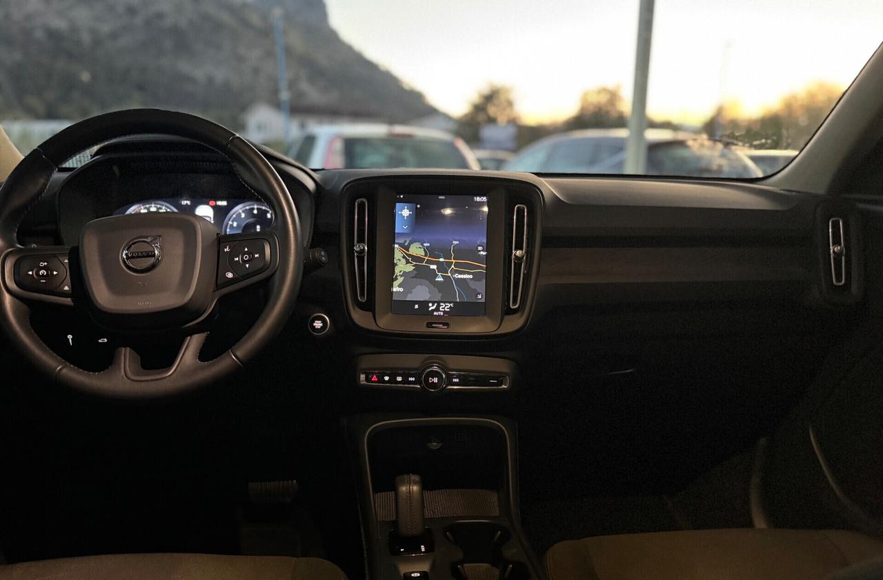 Volvo XC40 T3 Geartronic R-design PARI AL NUOVO