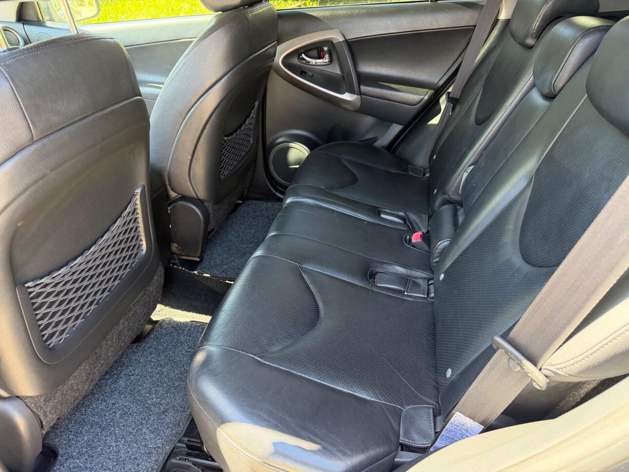 Toyota RAV 4 2.2 D-4D 136 CV tenuto maniacalmente