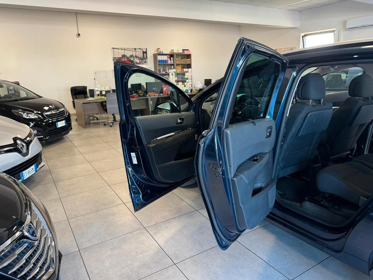 Peugeot 5008 1.6 BLUEHDI 120CV EAT6 ALLURE 7POSTI 2015