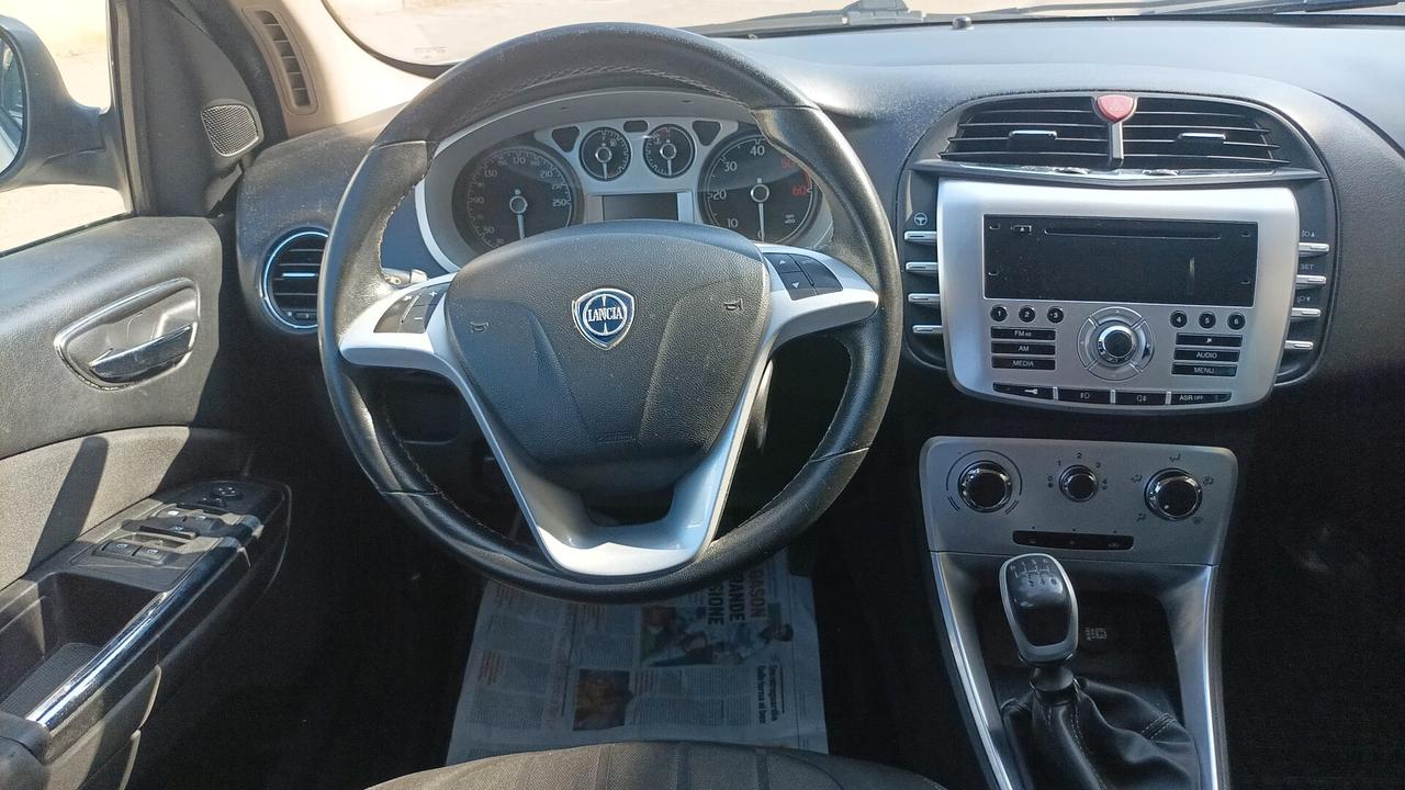 Lancia Delta 1.6 MJT DPF 105 CV Silver