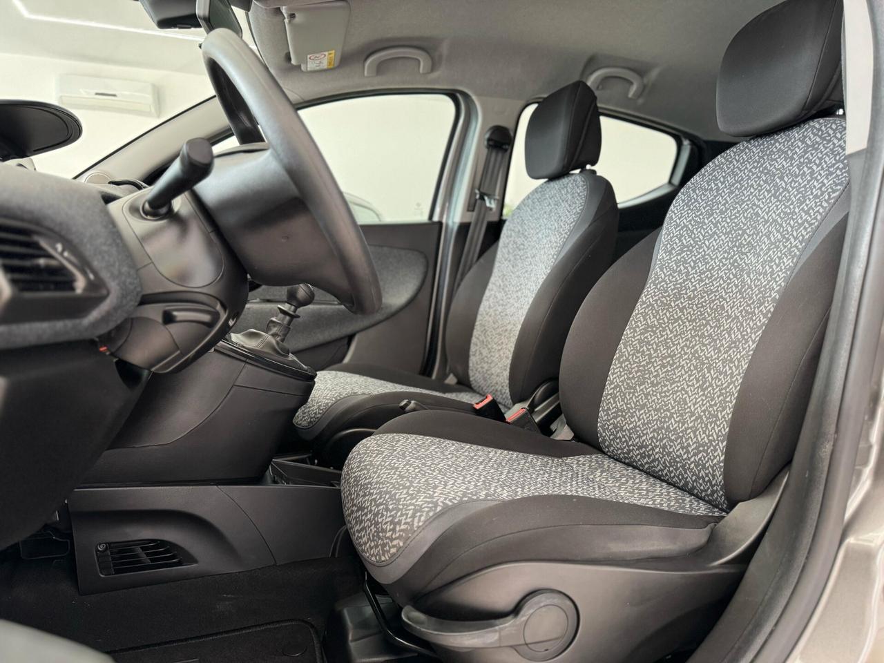 Lancia Ypsilon 1.0 FireFly 5 porte S&S Hybrid Silver