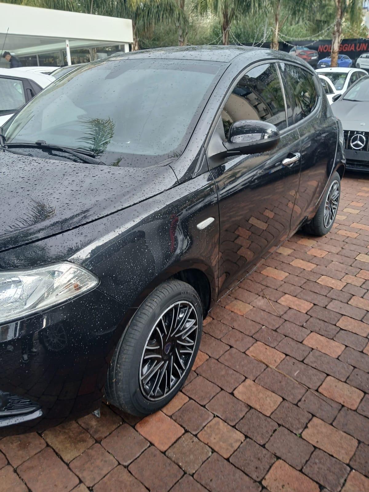 Lancia Ypsilon 1.2 69 CV prezzo 9500