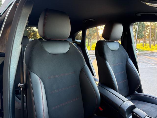 MERCEDES-BENZ GLA 200 d Automatic Premium Amg Pack Night