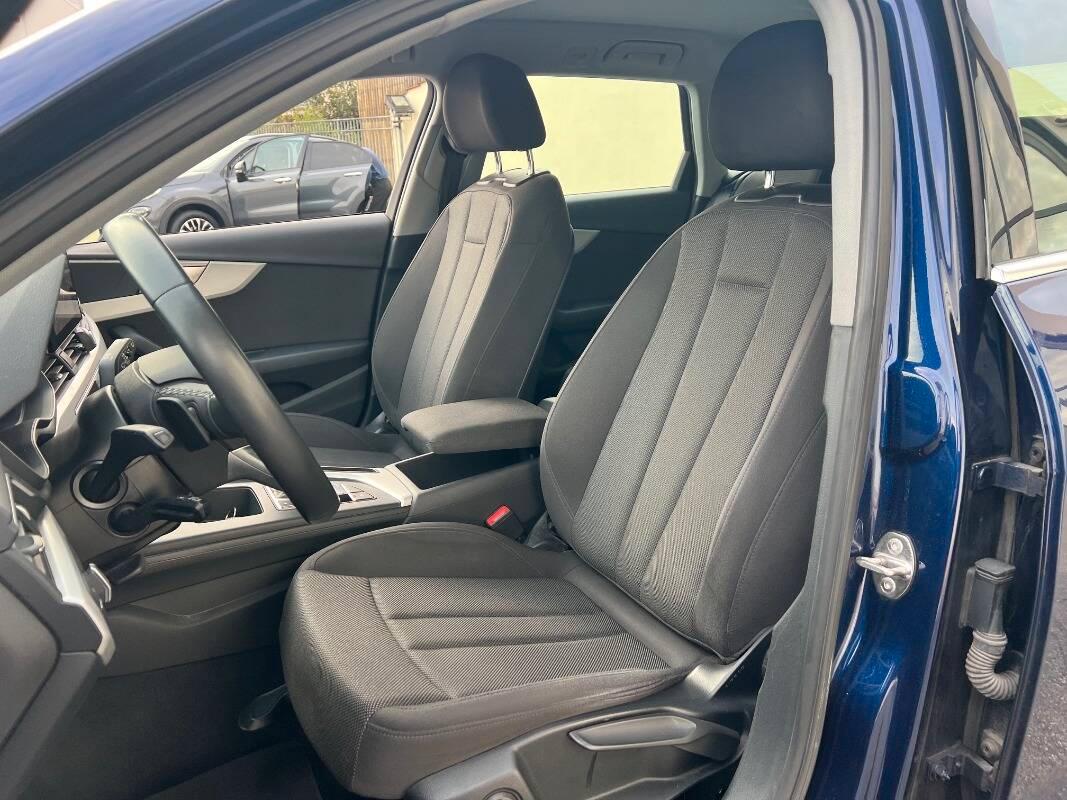 Audi A4 Avant 30 2.0 tdi mhev Business Advanced 136cv s-tronic