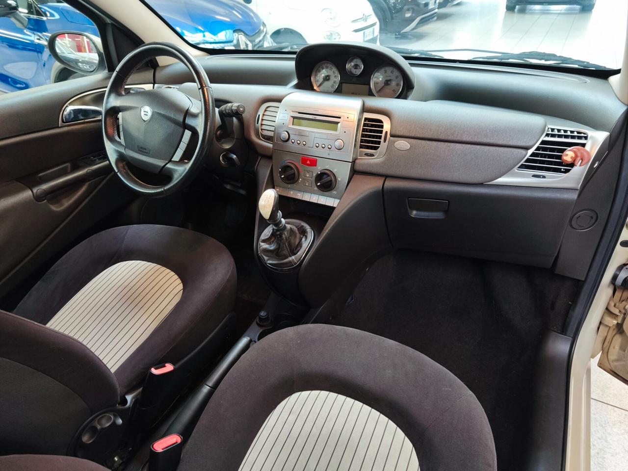 Lancia Ypsilon 1.4 Oro Bianco