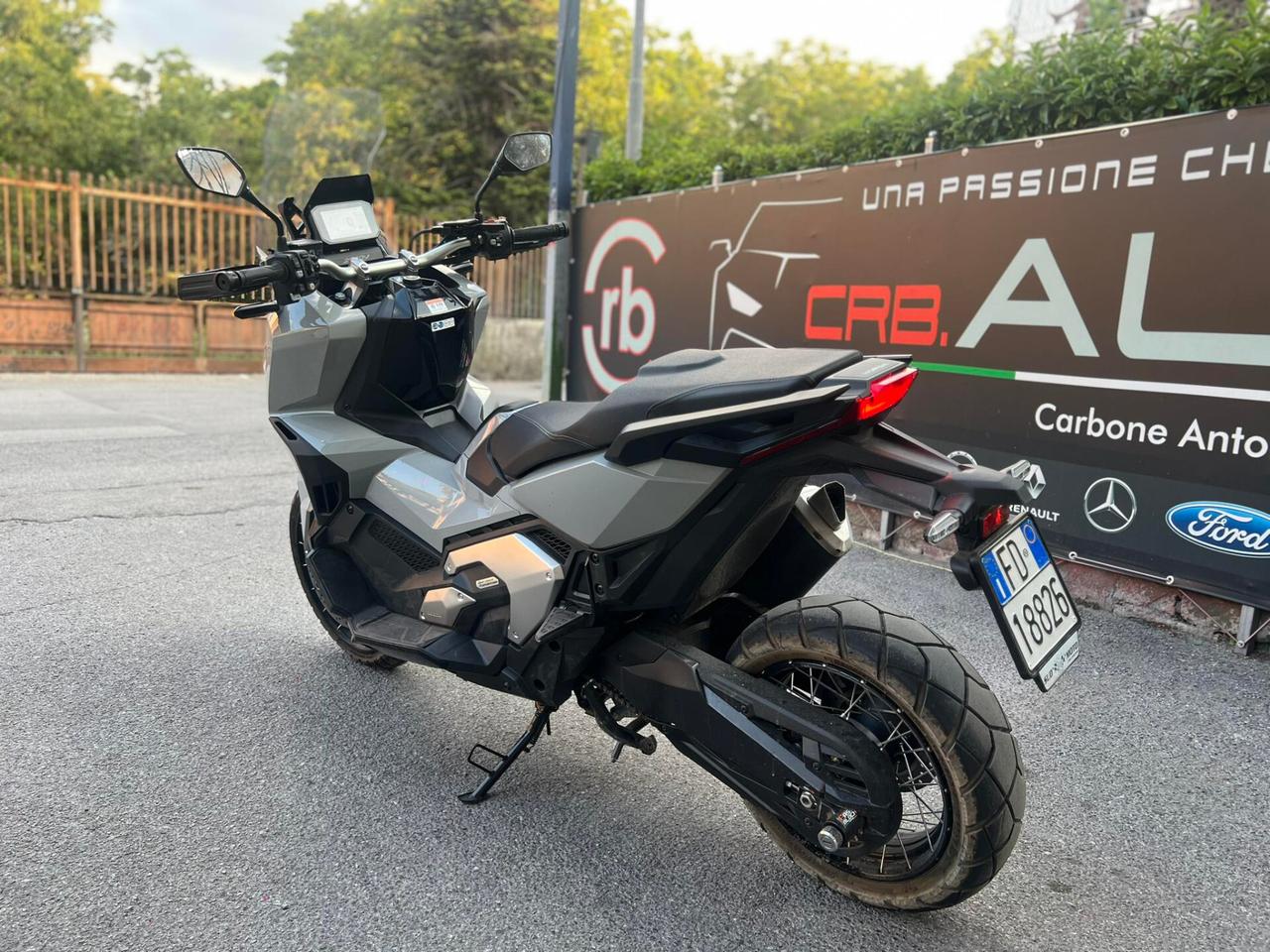 HONDA X ADV 750 NUOVOO 5 MILA KM POSSIBILITà PERMUTAA