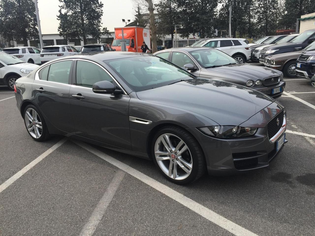 JAGUAR XE 2,0 180CV- AUTOMATICA-EURO 6- MOTORE NUOVO