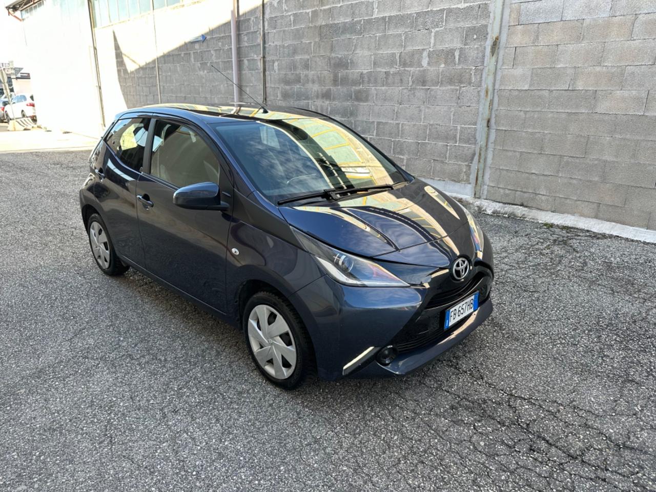 Toyota Aygo 1.0 VVT-i 69 CV 5 porte x-play autom