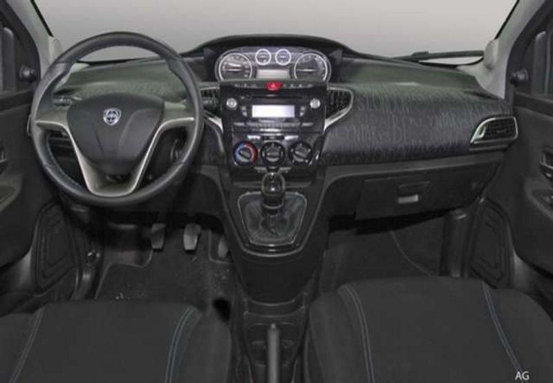 Lancia Ypsilon 1.0 FireFly Hybrid Oro