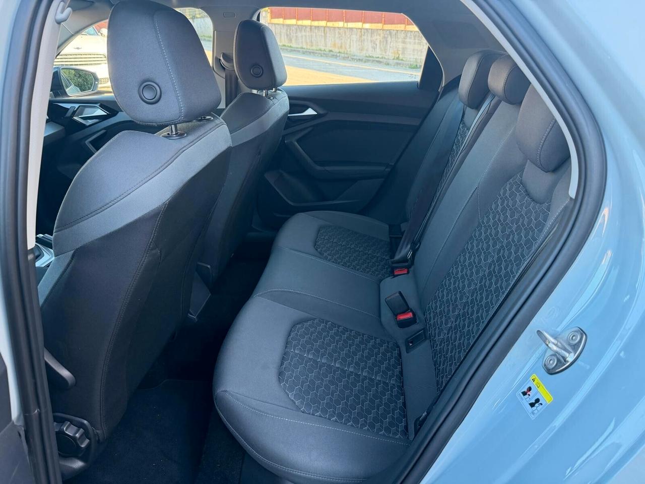 AUDI A1/SPB 30 TFSI/S LINE/ CERCHI 17/ B COLORE/XENO LED/TEL POST/VOL SPORTIVO/VETRI PRIVACY!!