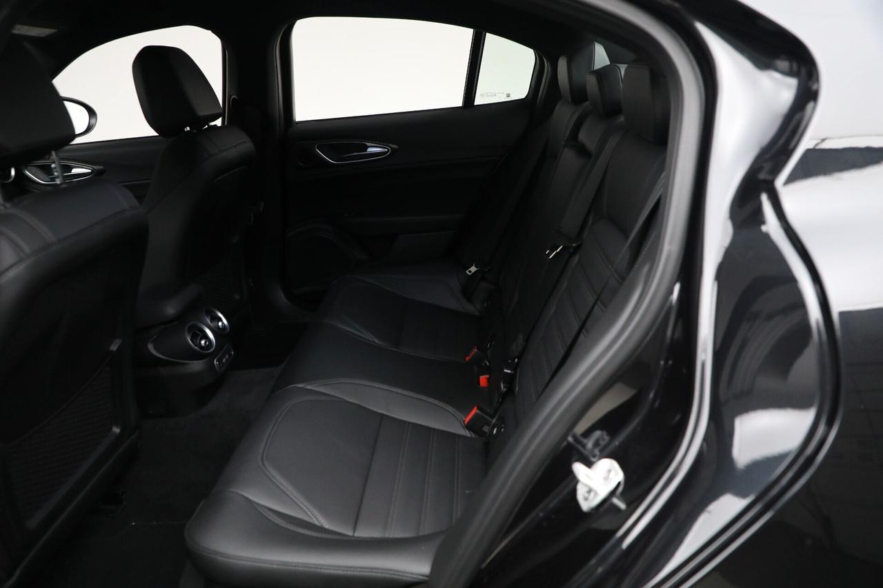 Alfa Romeo Giulia 2.9 V6 Bi-Turbo AT8 Quadrifoglio NOLEGGIO LUNGO TERMINE