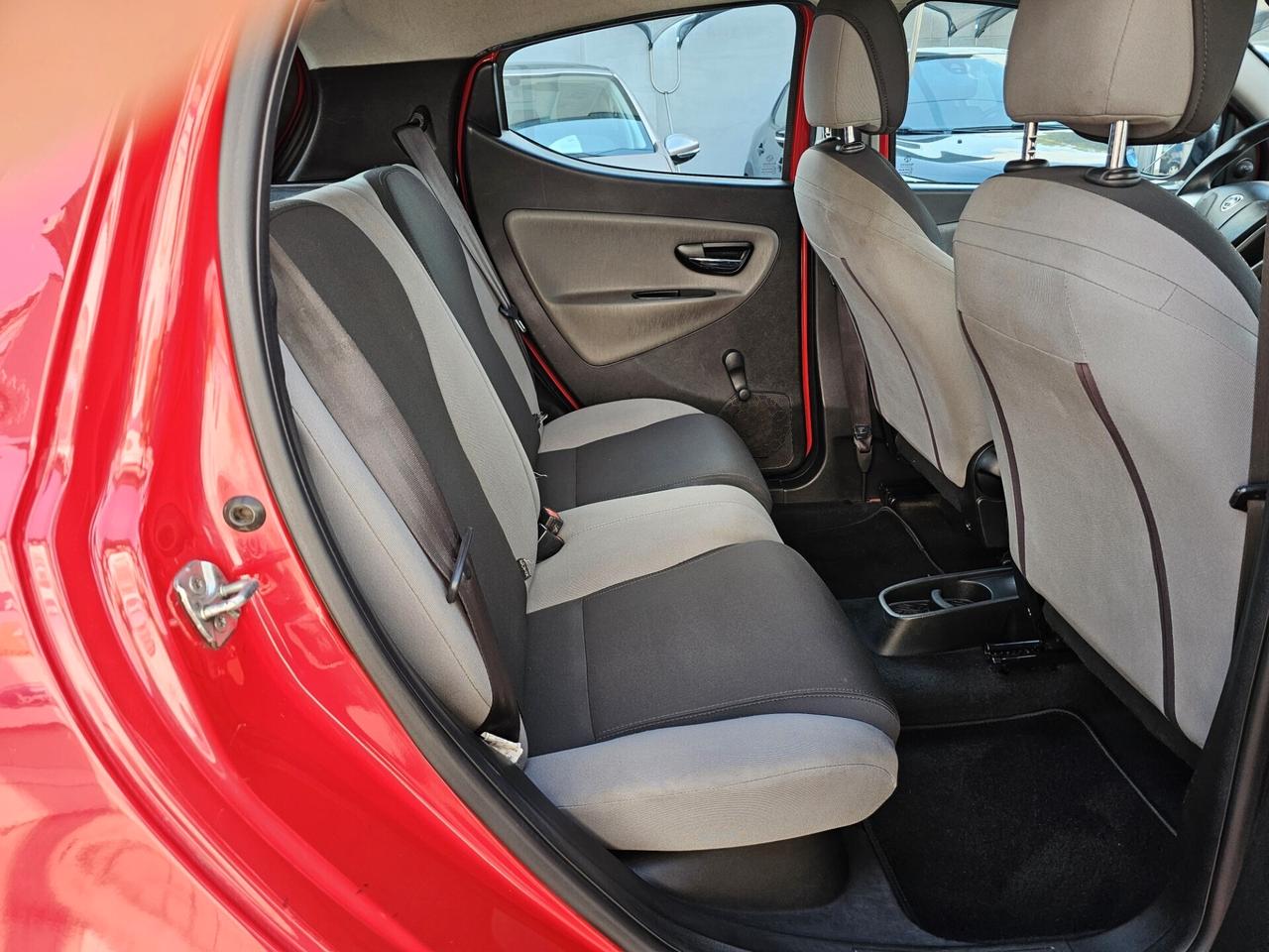 Lancia Ypsilon 1.2 69 CV 5 porte S&S Silver - NeoPatentati