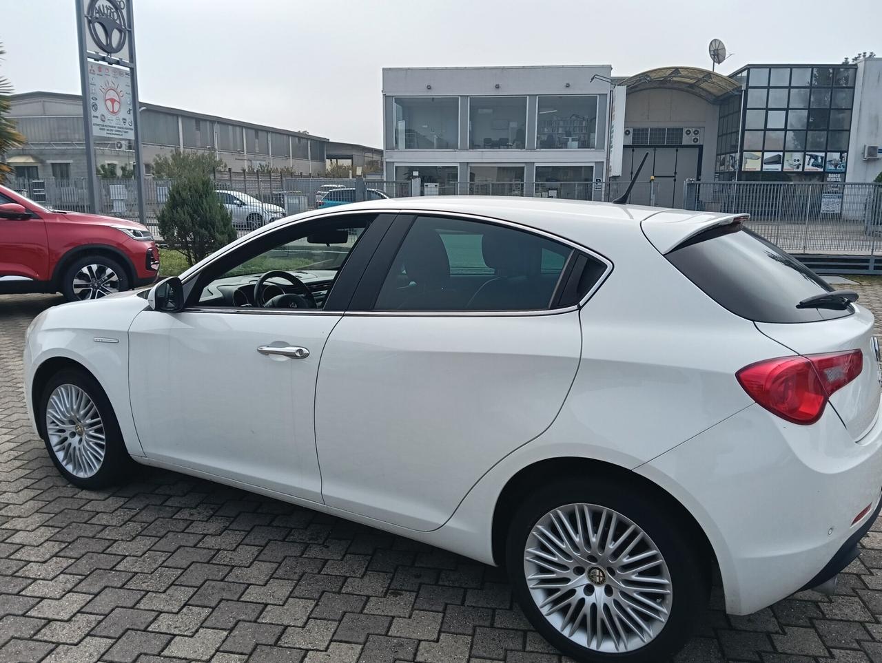 Alfa Romeo Giulietta 1.6 JTDm-2 105 CV Distinctive