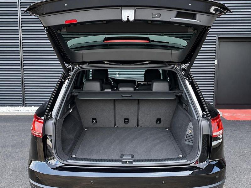 Volkswagen Touareg 3.0 V6 TDI scr Elegance autom. 231 CV
