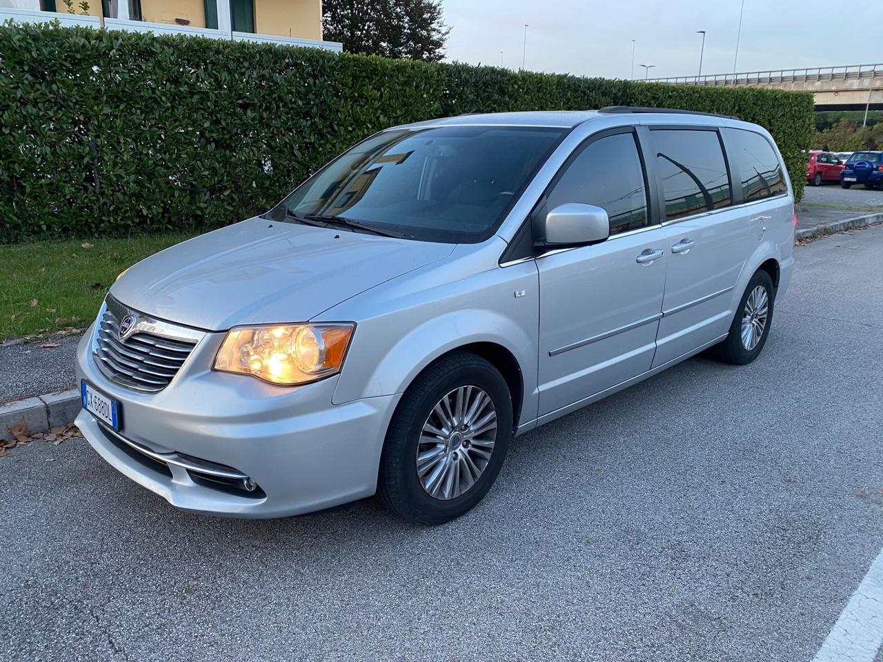 Lancia Voyager 2.8 Turbodiesel Platinum 163 CV