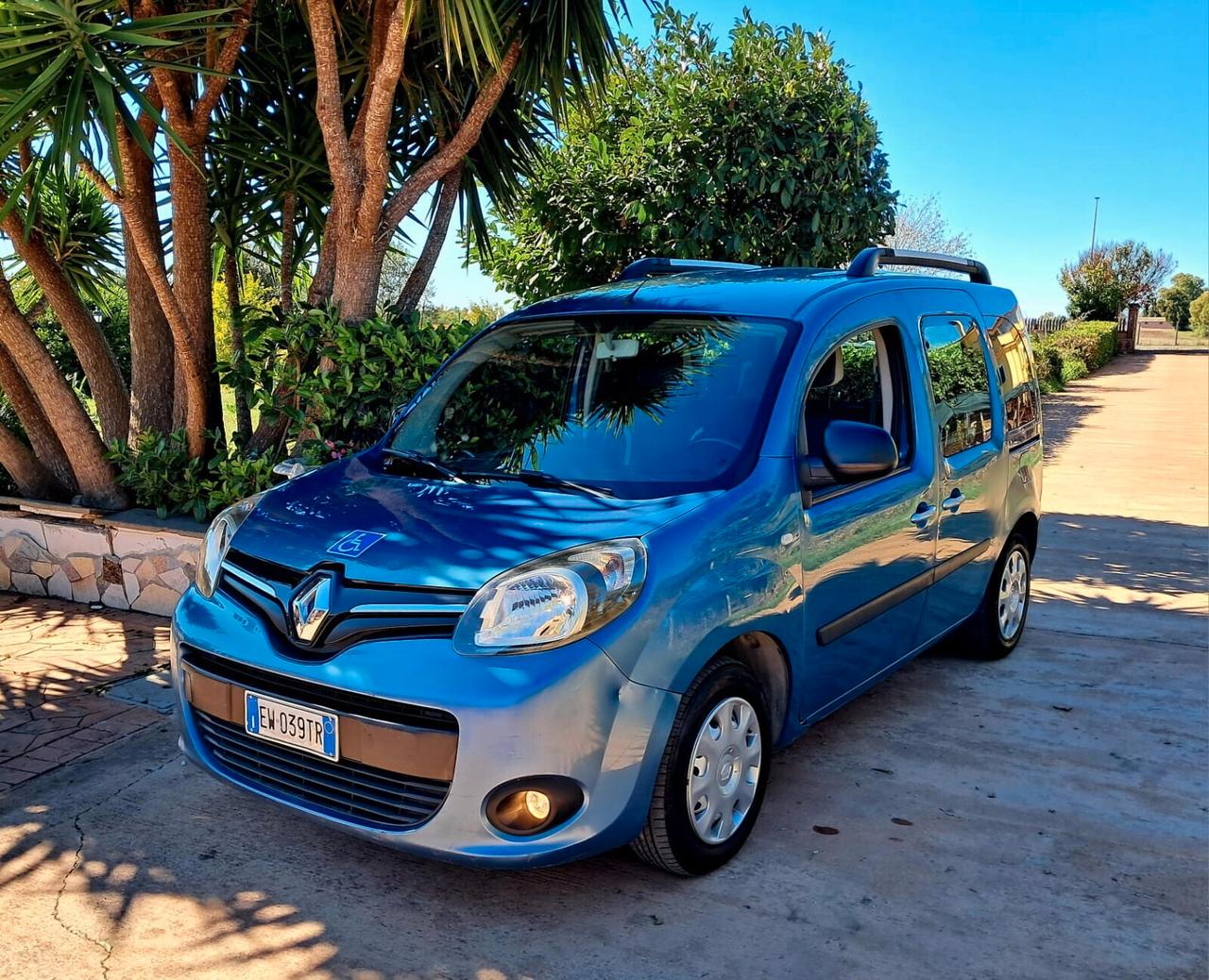 Renault Kangoo TRASPORTO DISABILI PIANALE RIBASSATO