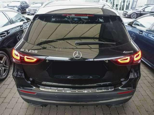 Mercedes-Benz GLA 250 AMG PREMIUM 4 MATIC LED PDC KAMERA TETTO MBUX ACC