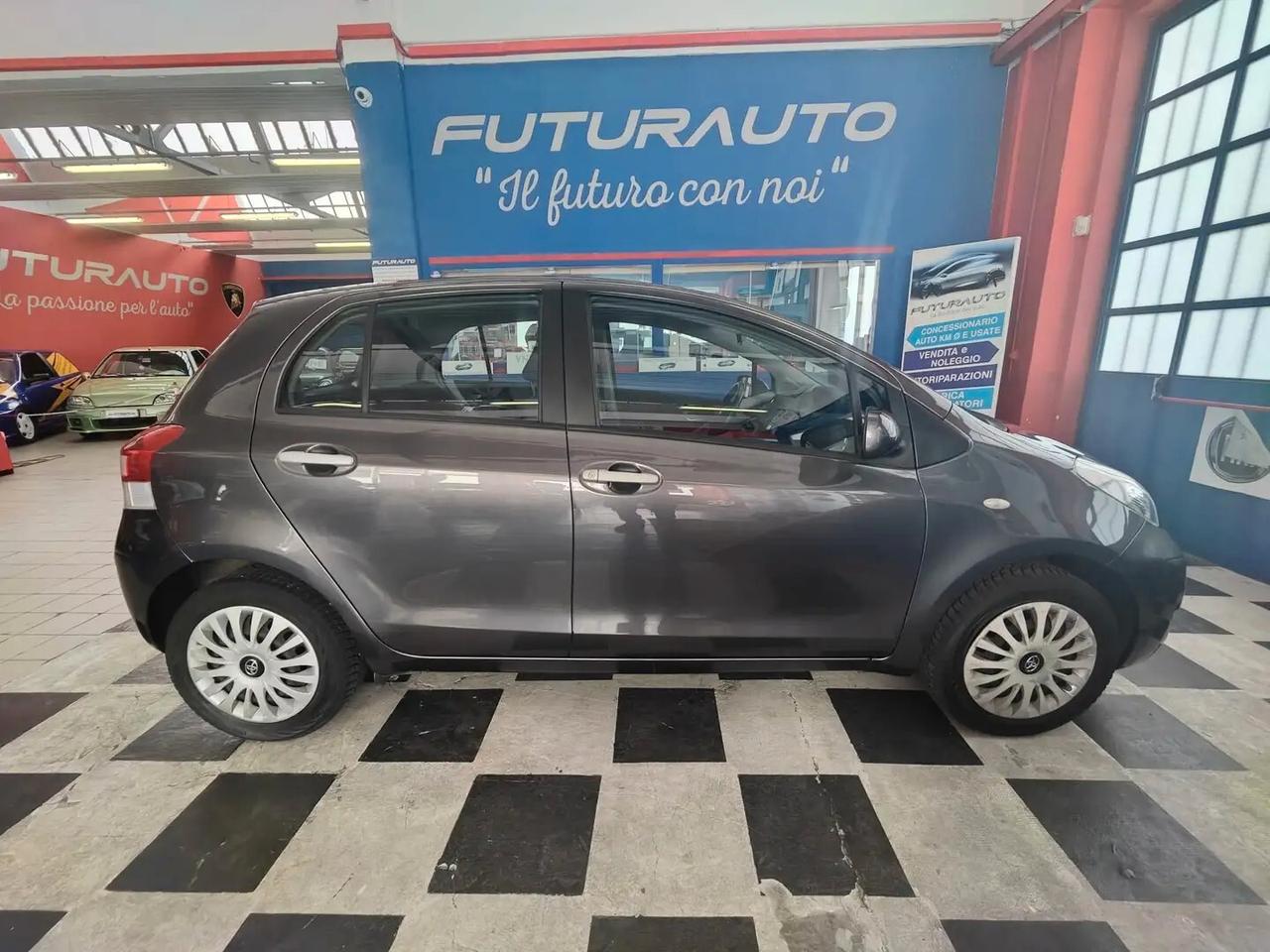 Toyota Yaris 1.0 5 porte Sol