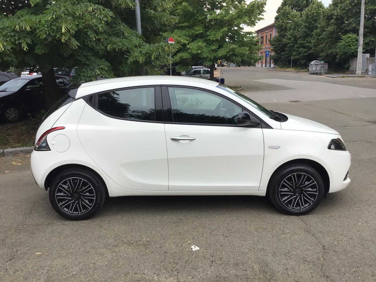 Lancia Ypsilon 1.0 FireFly 5 porte S&S Hybrid Gold