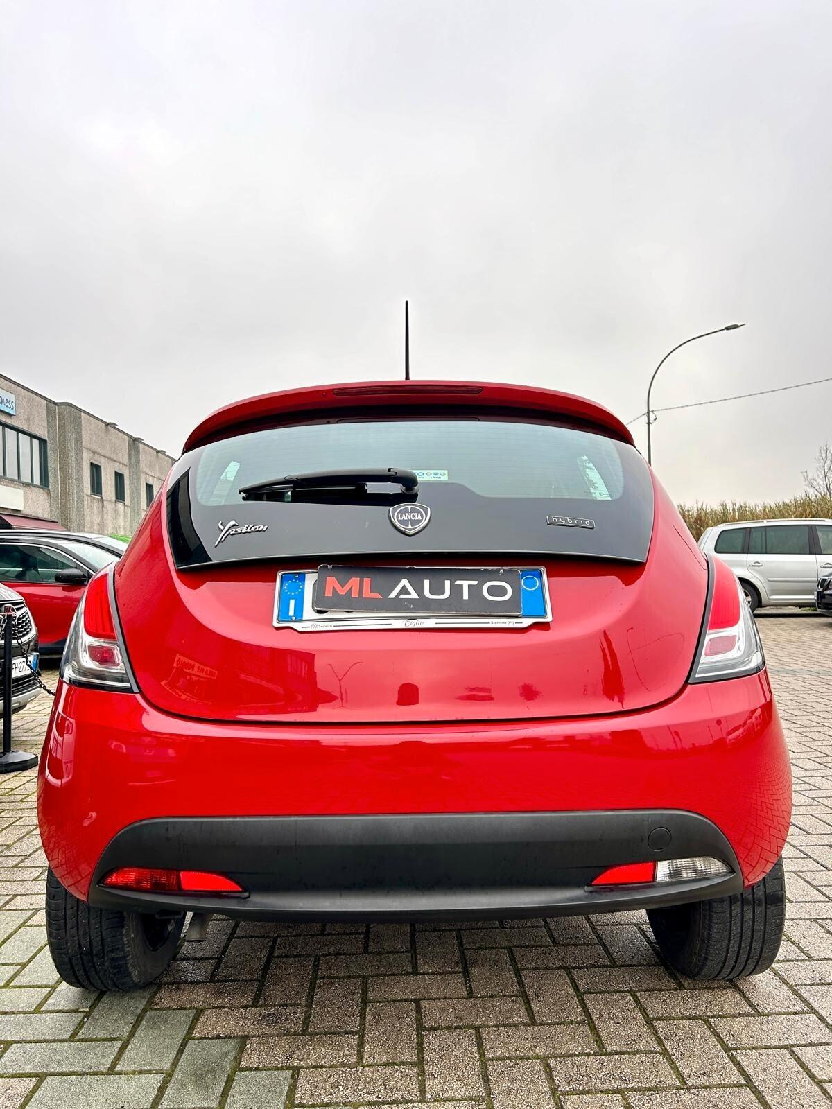 Lancia Ypsilon 1.0 FireFly 5 porte S&S Hybrid Ecochic Silver - ok neop.