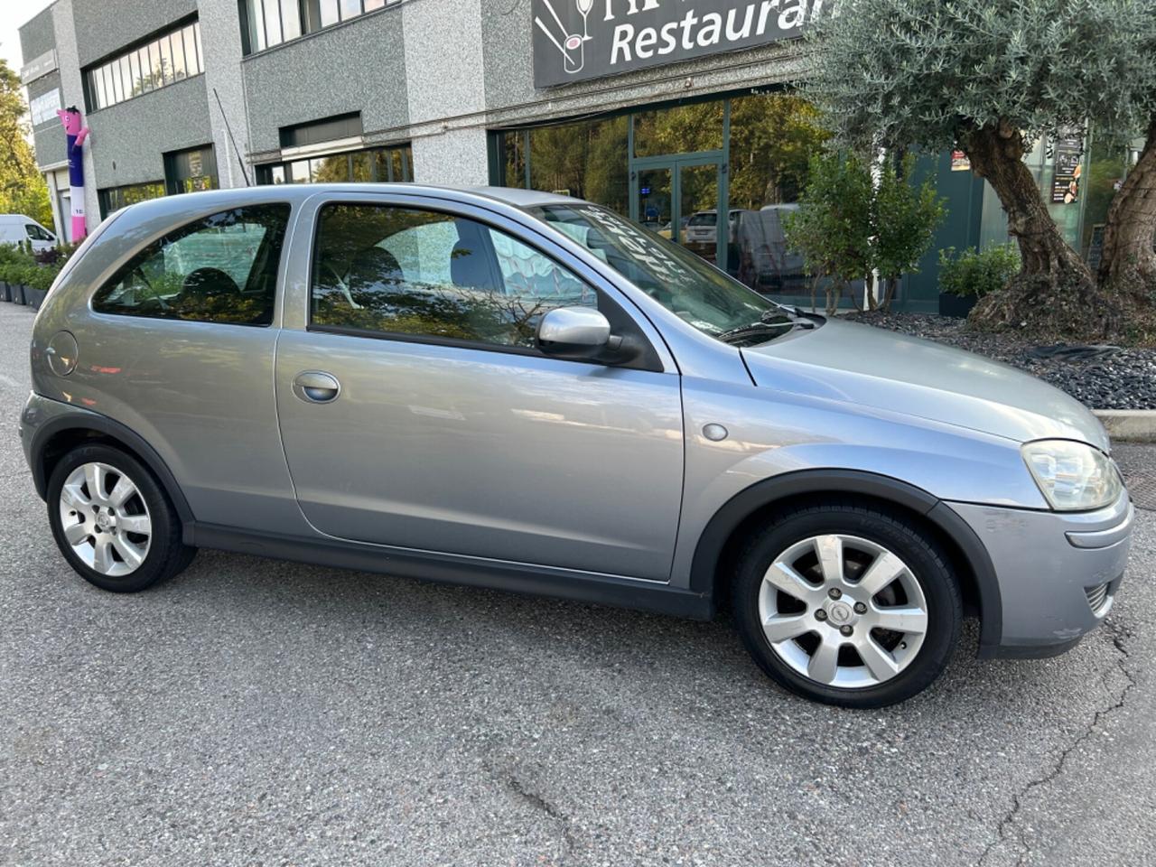 Opel Corsa 1.2 3 porte Sport