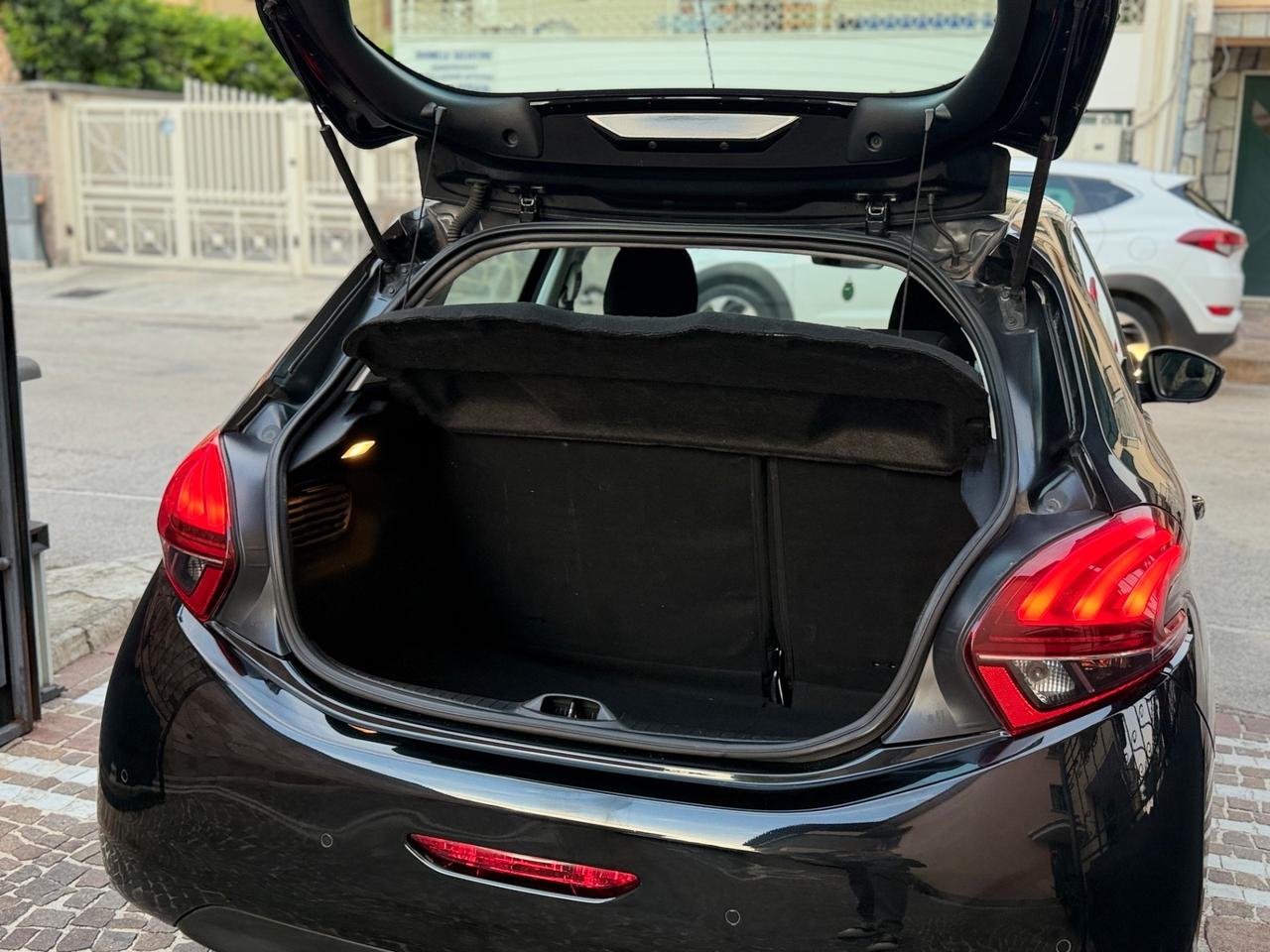 Peugeot 208 BlueHDI 75 CV Allure