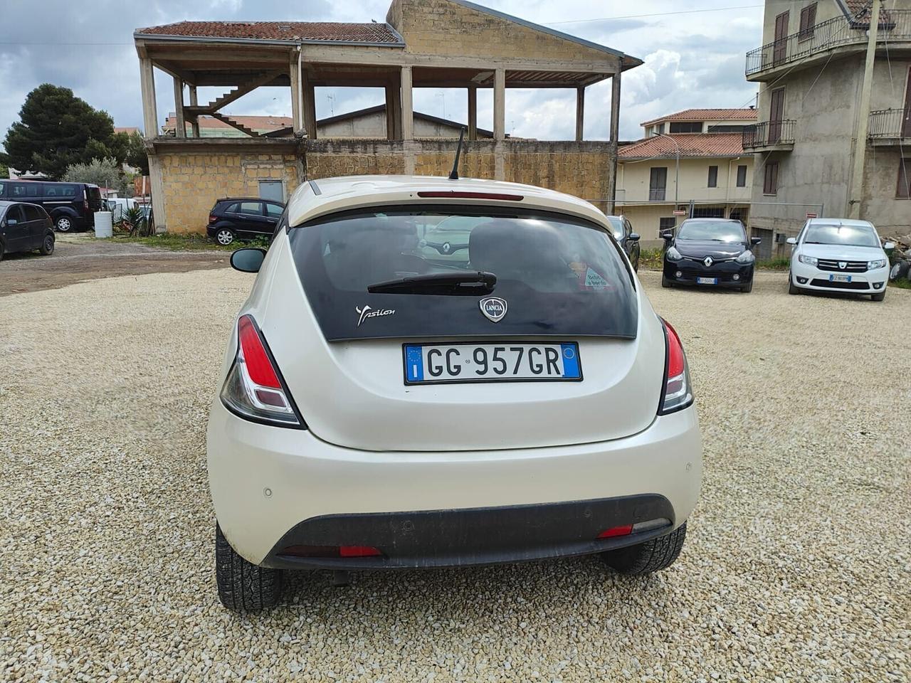 Lancia Ypsilon 0.9 TwinAir 85 CV bianco perla