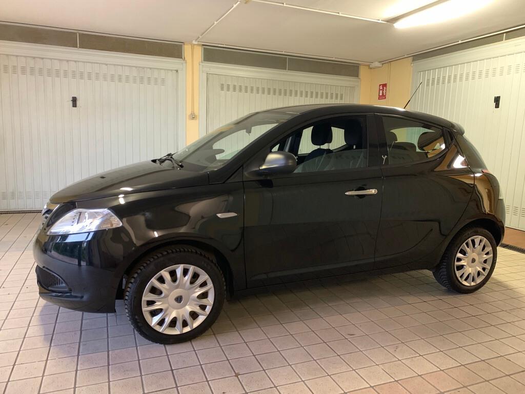 Lancia Ypsilon 1.2 69 CV 5 porte S&S Silver