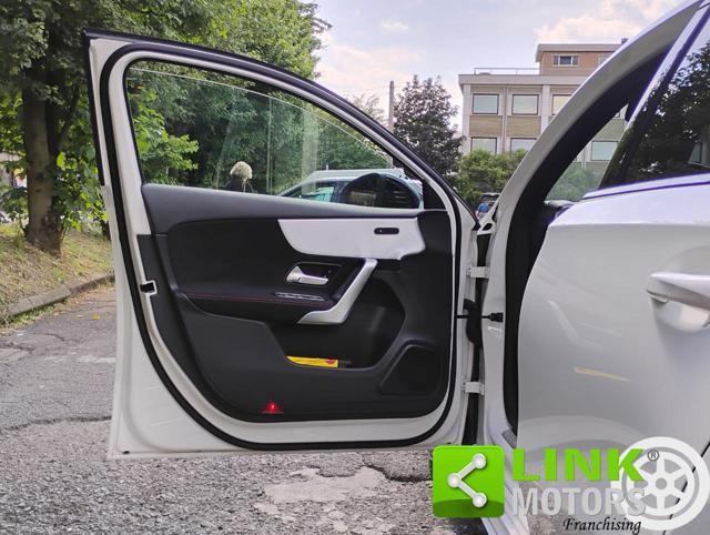 MERCEDES-BENZ A 200 Premium