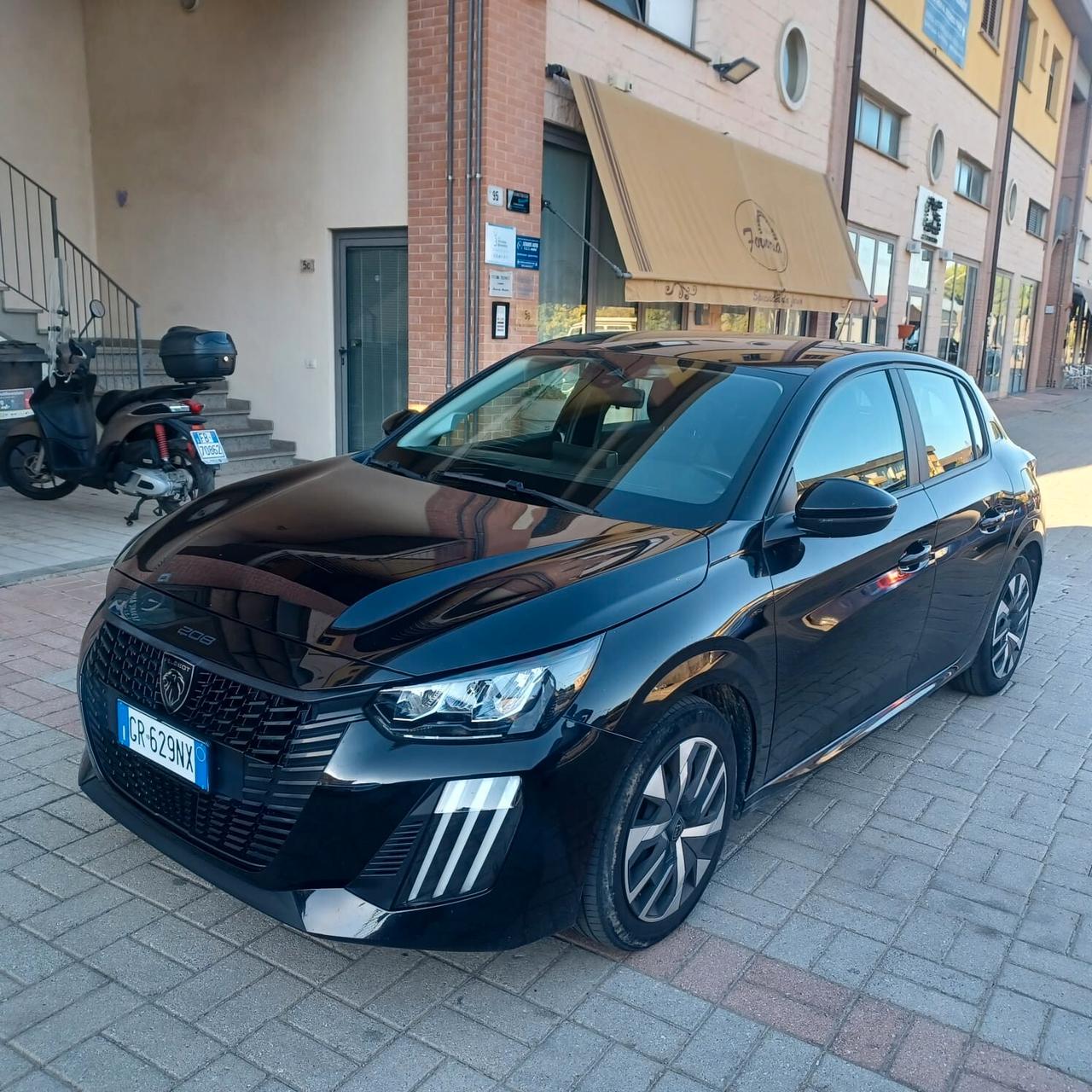 52778km COME NUOVA PEUGEOT 208 .12 NEOPATENTATI