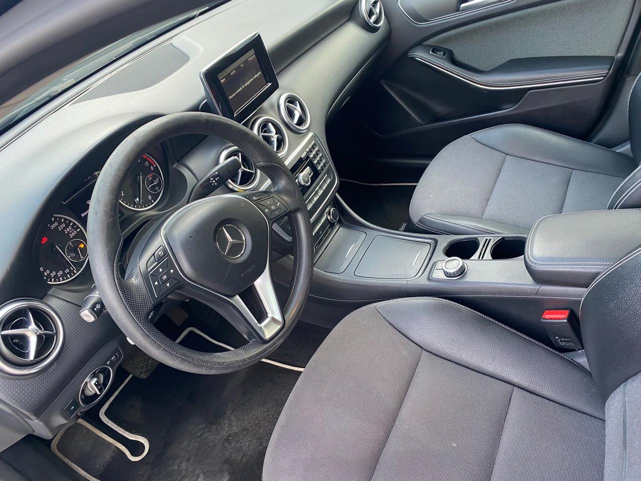 Mercedes-benz A 180 automatico ok neopatentati